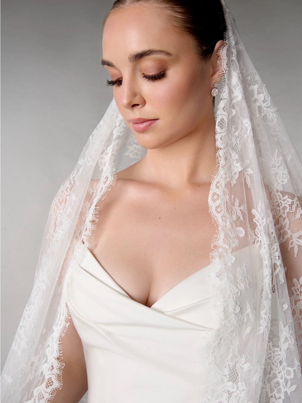 NWT Justin Alexander 10ft Chantilly Lace Cathedral Length Veil with Eyelash Trim